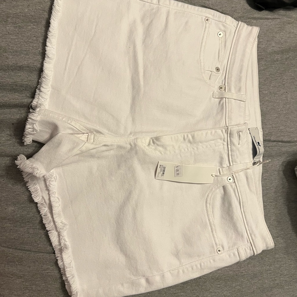 Vineyard Vines white shorts